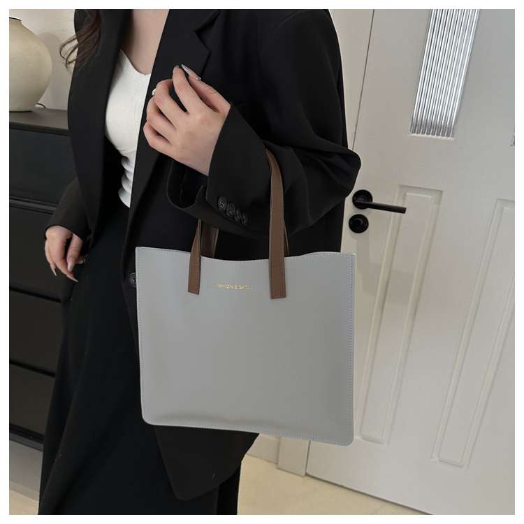 https://fulmo-img-server.com/lmc-leather-bag-store/18f19869167444cfa9e91a96b5f4218a.jepg