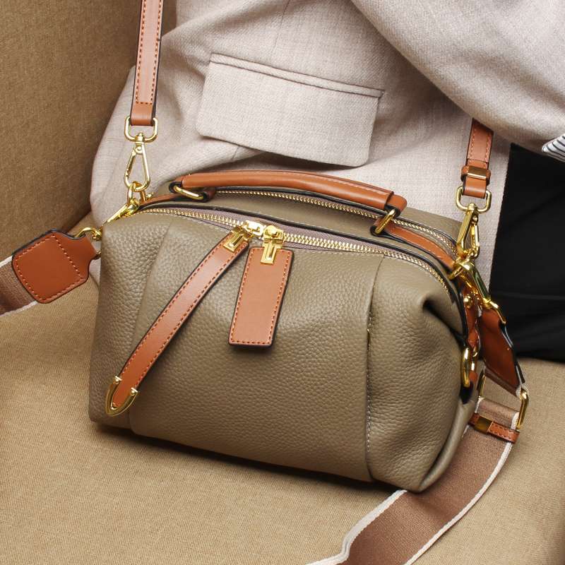 https://fulmo-img-server.com/lmc-leather-bag-store/1d50a204e2464caeb785e5779a4447b7.jepg