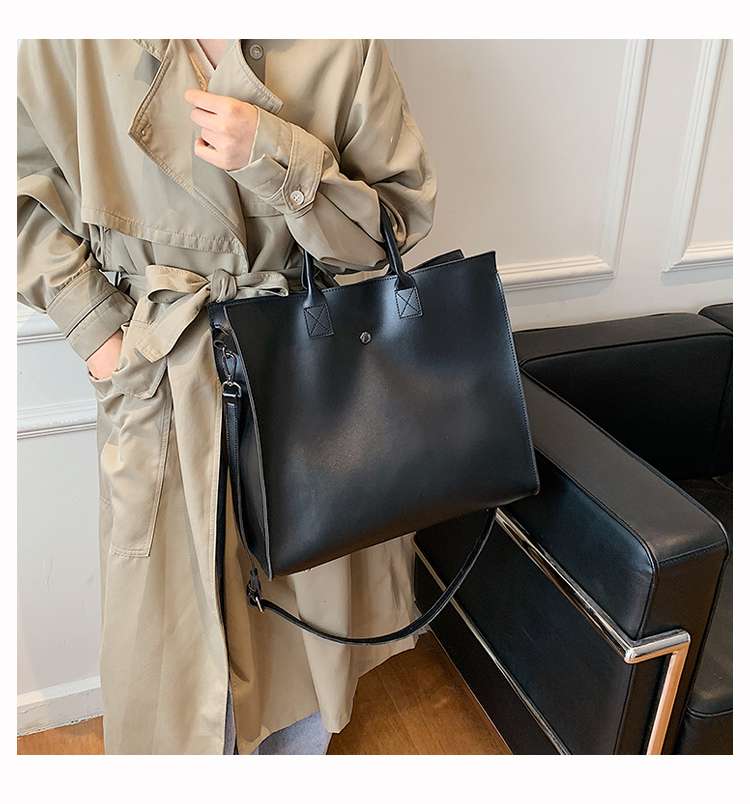 https://fulmo-img-server.com/lmc-leather-bag-store/203f81044054478e97b26075015a4265.jepg