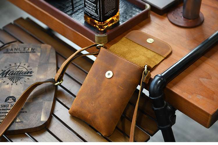 https://fulmo-img-server.com/lmc-leather-bag-store/2104be14b3c7407285dfa613ff868aa3.jepg