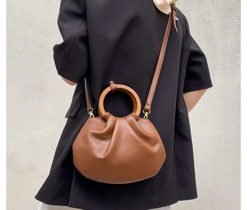 https://fulmo-img-server.com/lmc-leather-bag-store/2177049498ab41398a4141391a8deb71.jepg