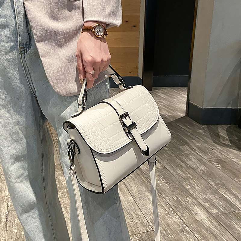 https://fulmo-img-server.com/lmc-leather-bag-store/254c77119a124c8184c11a2aa2c48097.jepg