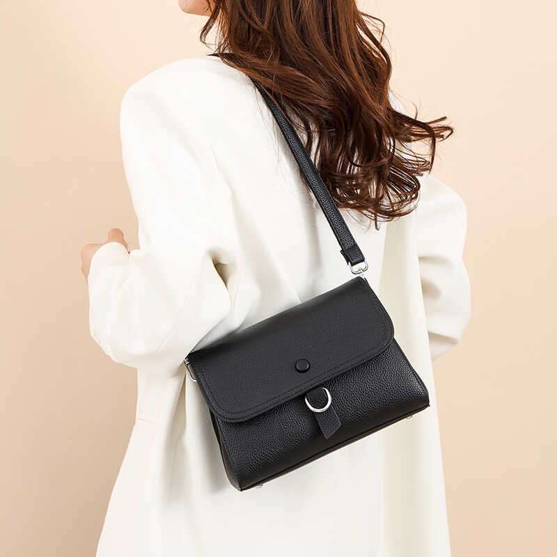 https://fulmo-img-server.com/lmc-leather-bag-store/2553756f27b14402b48a7fef71ffd527.jepg