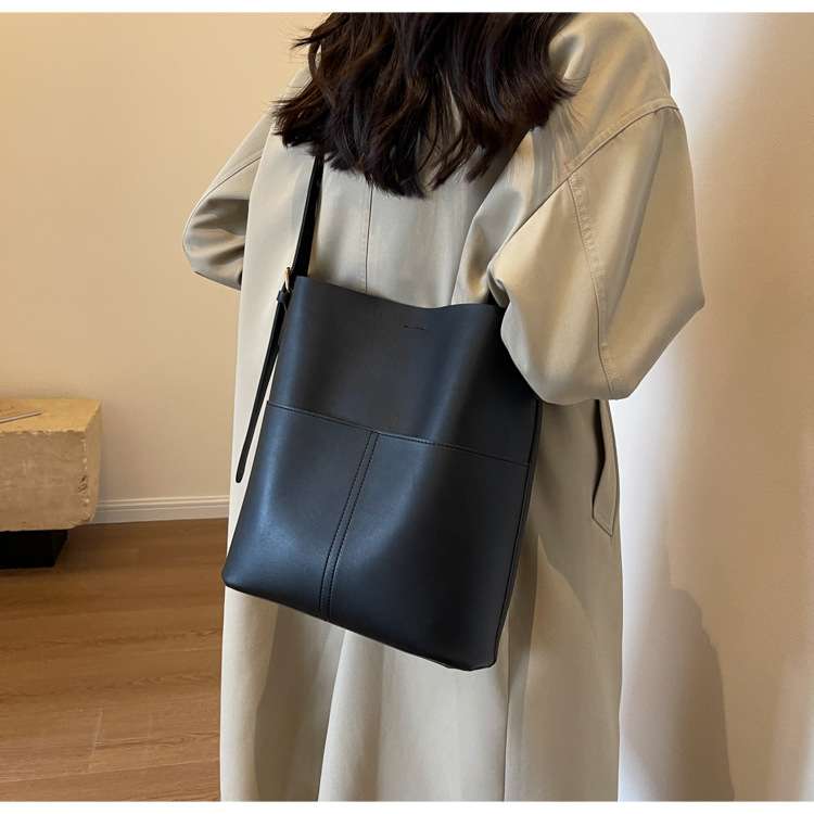 https://fulmo-img-server.com/lmc-leather-bag-store/296f6cdbc33f4e029ca105e34a4fb795.jepg