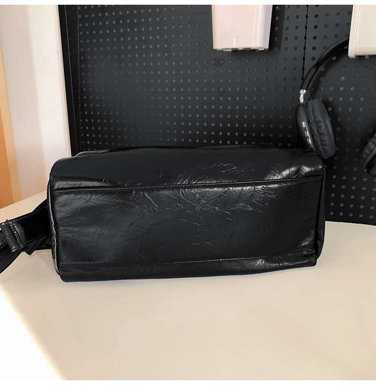 https://fulmo-img-server.com/lmc-leather-bag-store/2af2f664cbd2463da242777dd77b31aa.jepg