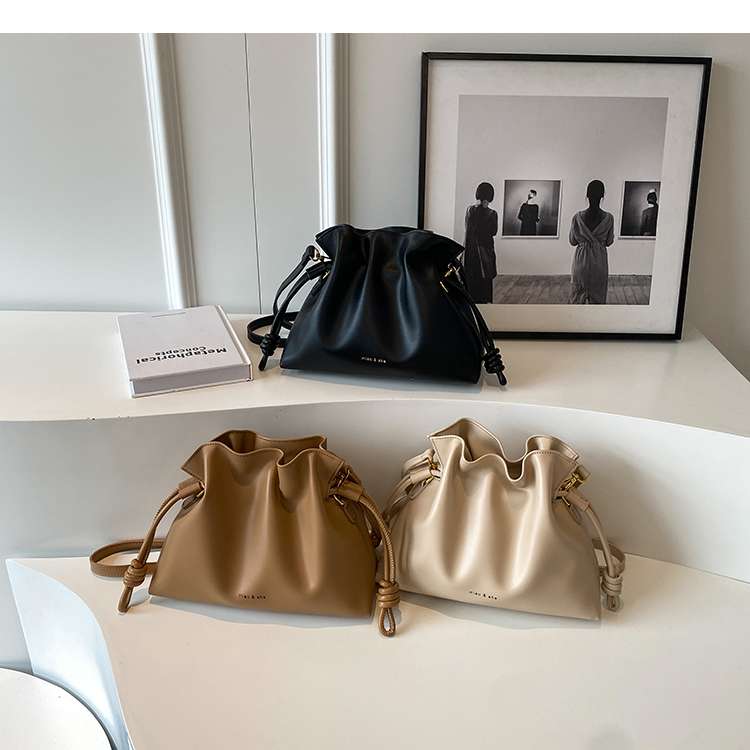 https://fulmo-img-server.com/lmc-leather-bag-store/2bb4b027438649799e04fc61c1e4c76b.jepg