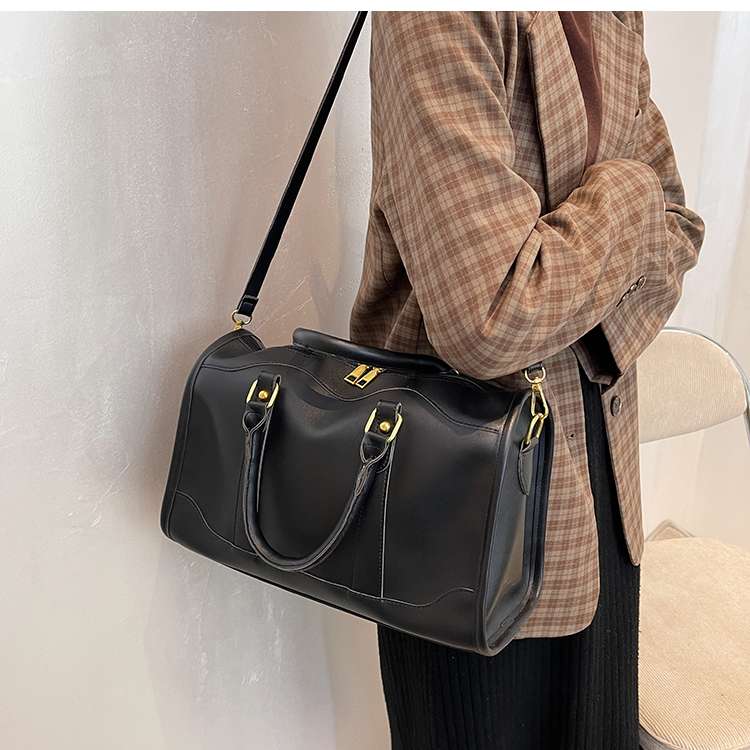 https://fulmo-img-server.com/lmc-leather-bag-store/2e9e591186aa420e94ebd45a6fb25930.jepg