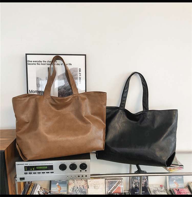 https://fulmo-img-server.com/lmc-leather-bag-store/307132810aa04d03bae8e1bb6bcb71e2.jepg