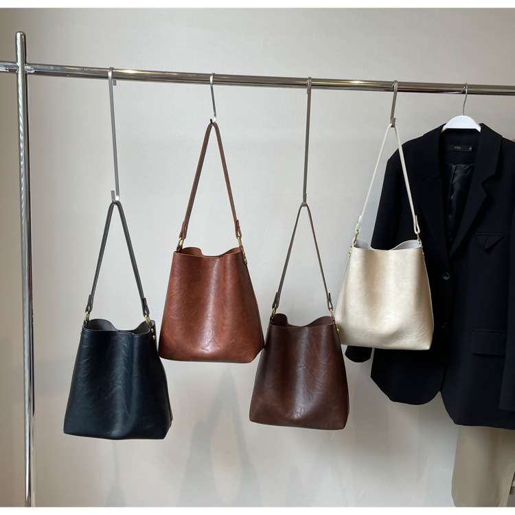 https://fulmo-img-server.com/lmc-leather-bag-store/32cabf31c86640c2a19e9cc54a420d99.jepg