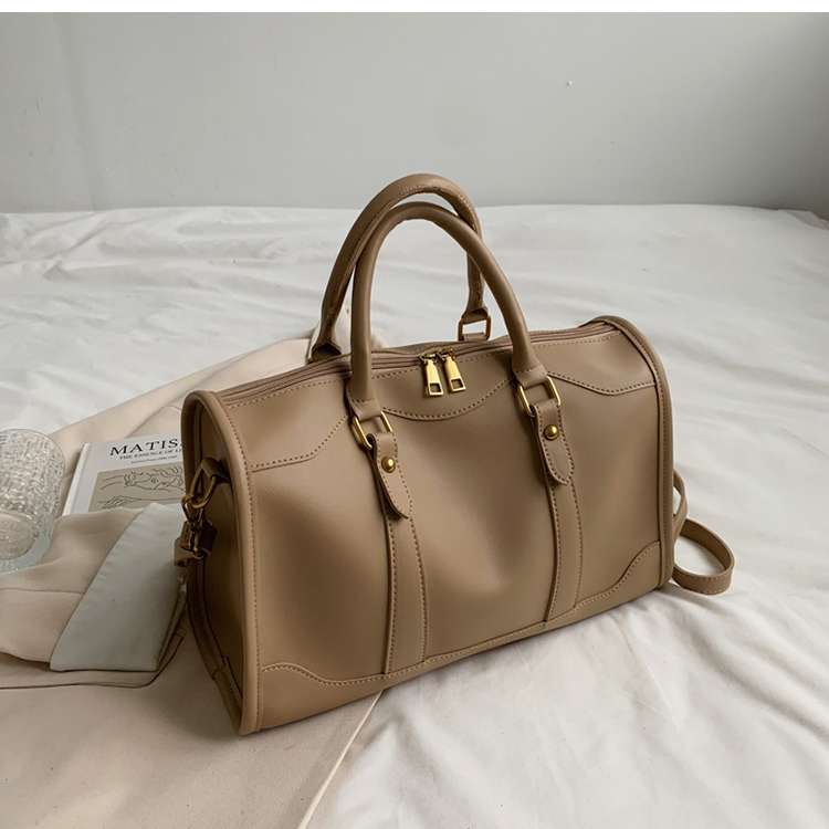 https://fulmo-img-server.com/lmc-leather-bag-store/337944af61ac4e62a262349980b529ce.jepg