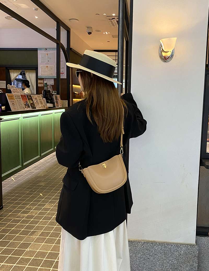 https://fulmo-img-server.com/lmc-leather-bag-store/383a0b24840947f3ba5869070dd0729b.jepg