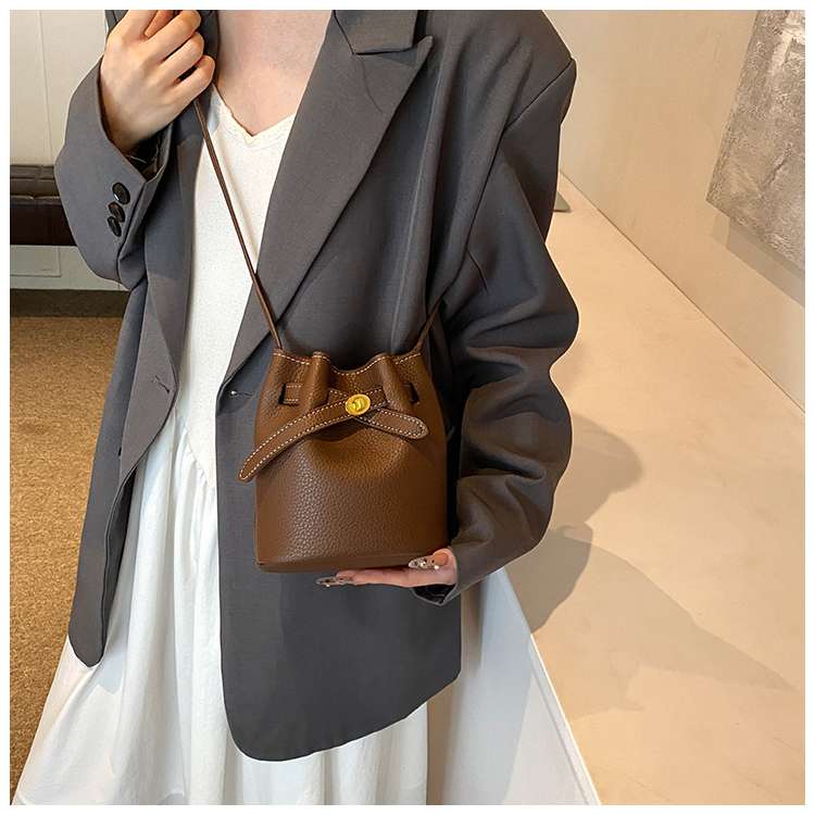 https://fulmo-img-server.com/lmc-leather-bag-store/38df5468636b4347a895faafceb74a64.jepg