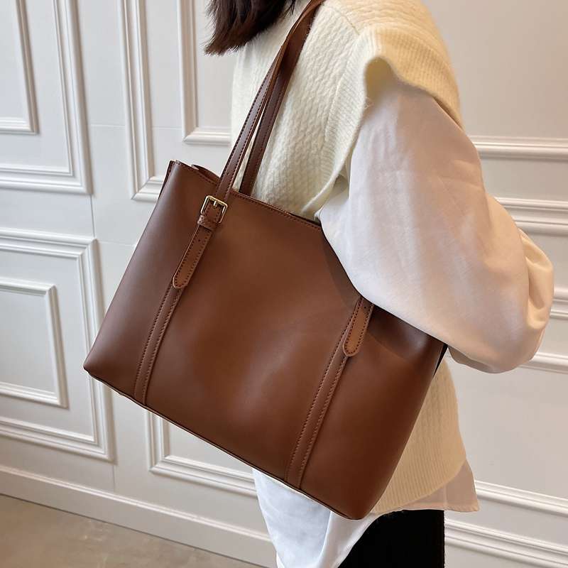 https://fulmo-img-server.com/lmc-leather-bag-store/39c95d1e5f204ba18b75dddbaa8181c3.jepg