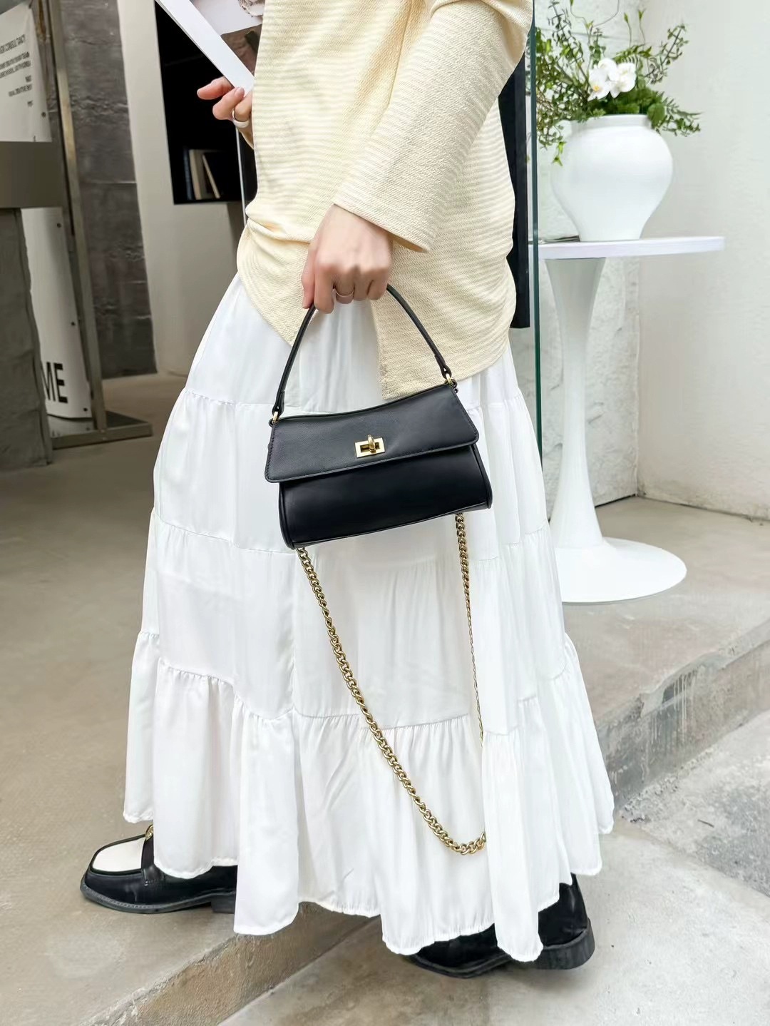https://fulmo-img-server.com/lmc-leather-bag-store/3a22d80b-032e-458d-a074-f77eec68c82d.jpg