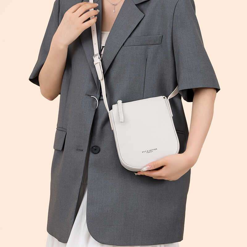 https://fulmo-img-server.com/lmc-leather-bag-store/3a7d491bacb141959c370fc0a7214c6f.jepg