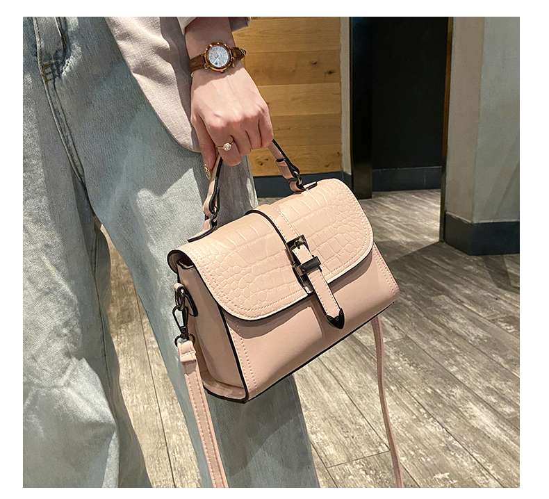 https://fulmo-img-server.com/lmc-leather-bag-store/3aa4be5032684d8ab6aa3fd402cbf1e0.jepg