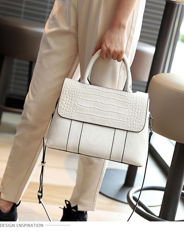 https://fulmo-img-server.com/lmc-leather-bag-store/3ab98c9c0cd44a04a26a08c9c4867a55.jepg