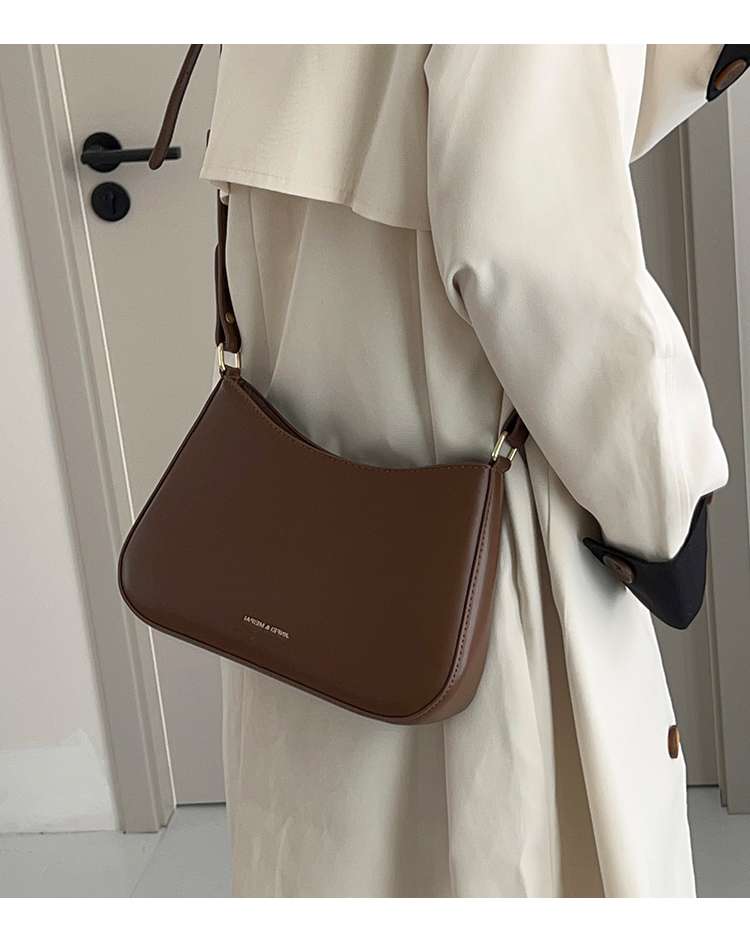 https://fulmo-img-server.com/lmc-leather-bag-store/3c42fee9f7a14fcaa025eb1049ee6eb8.jepg