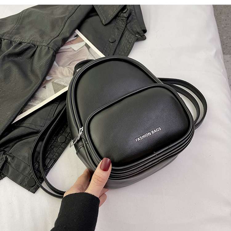 https://fulmo-img-server.com/lmc-leather-bag-store/3c4dabbf802d459ba9ec8cacf7b27fad.jepg