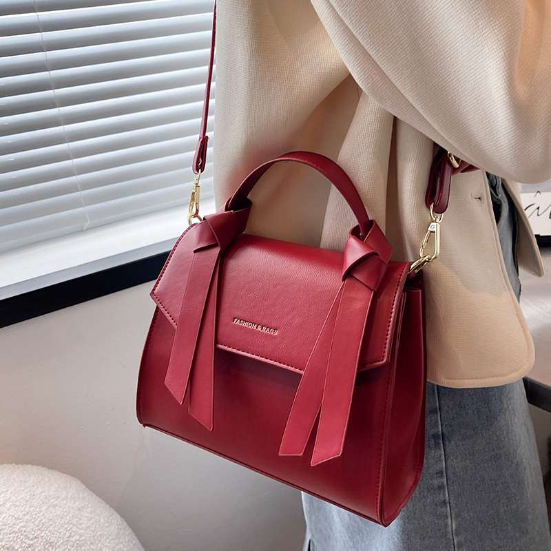 https://fulmo-img-server.com/lmc-leather-bag-store/3c9c513f086c4bf09ae0ee1cb0fa13f4.jepg