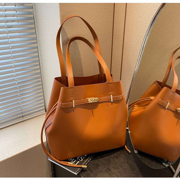 https://fulmo-img-server.com/lmc-leather-bag-store/3d3baa13e9814055a757d8b31298ac41.jepg