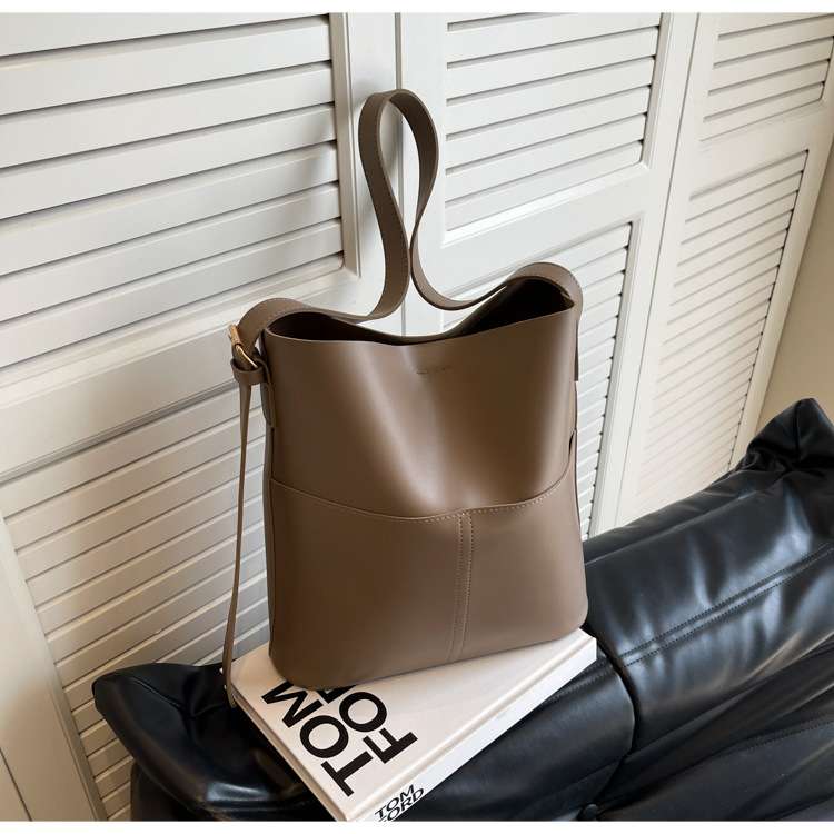 https://fulmo-img-server.com/lmc-leather-bag-store/3e574314477b4e0ab32ad5b0687a93b6.jepg