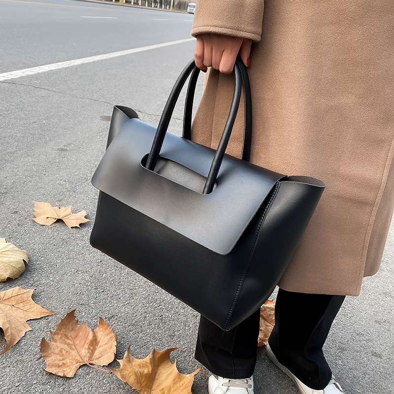 https://fulmo-img-server.com/lmc-leather-bag-store/3efe89b999a3408e809f65f3812bc627.jepg