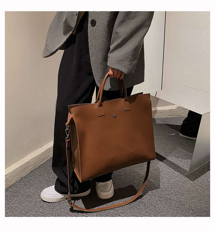 https://fulmo-img-server.com/lmc-leather-bag-store/3feecfb6705e4f40a6d503ea04879f24.jepg