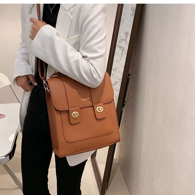 https://fulmo-img-server.com/lmc-leather-bag-store/40de1ab4b77f44a780c3a470c32c8249.jepg