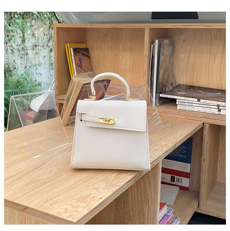 https://fulmo-img-server.com/lmc-leather-bag-store/433fcc813a31405ca0671bb3b6a5dc06.jepg