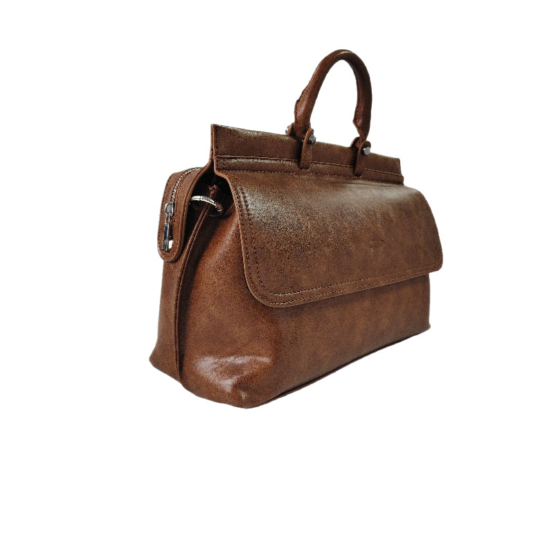 https://fulmo-img-server.com/lmc-leather-bag-store/435b176c-9009-4d92-a987-18d8cc1800d0.jpg