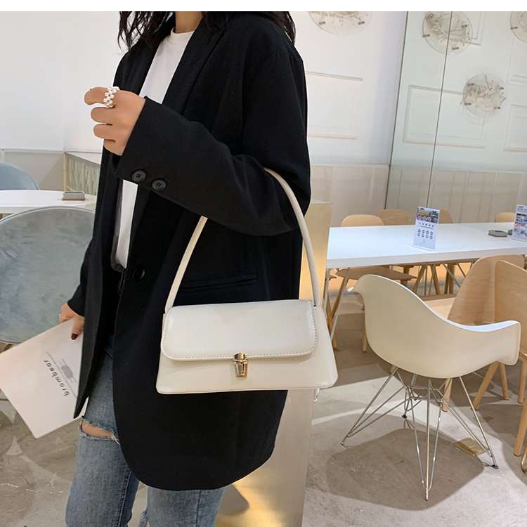 https://fulmo-img-server.com/lmc-leather-bag-store/437dd318de314bb6a6b2549069f311a2.jepg