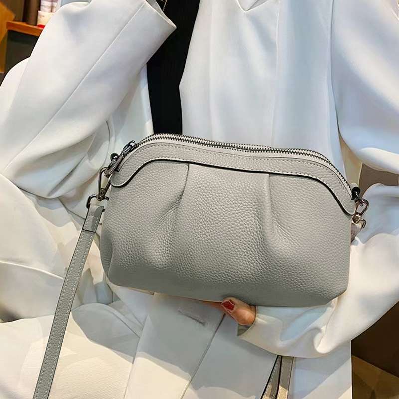 https://fulmo-img-server.com/lmc-leather-bag-store/44b0e0472bcf4035817f9657ac596ac4.jepg