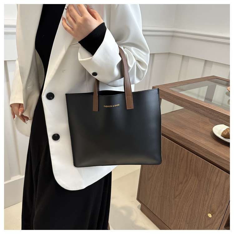 https://fulmo-img-server.com/lmc-leather-bag-store/462c72377bcd4b3e97d9634c530356d5.jepg