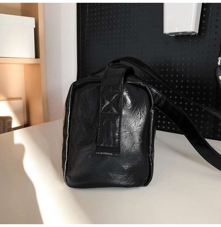 https://fulmo-img-server.com/lmc-leather-bag-store/468dd84748d347ef9951611fc9967e67.jepg