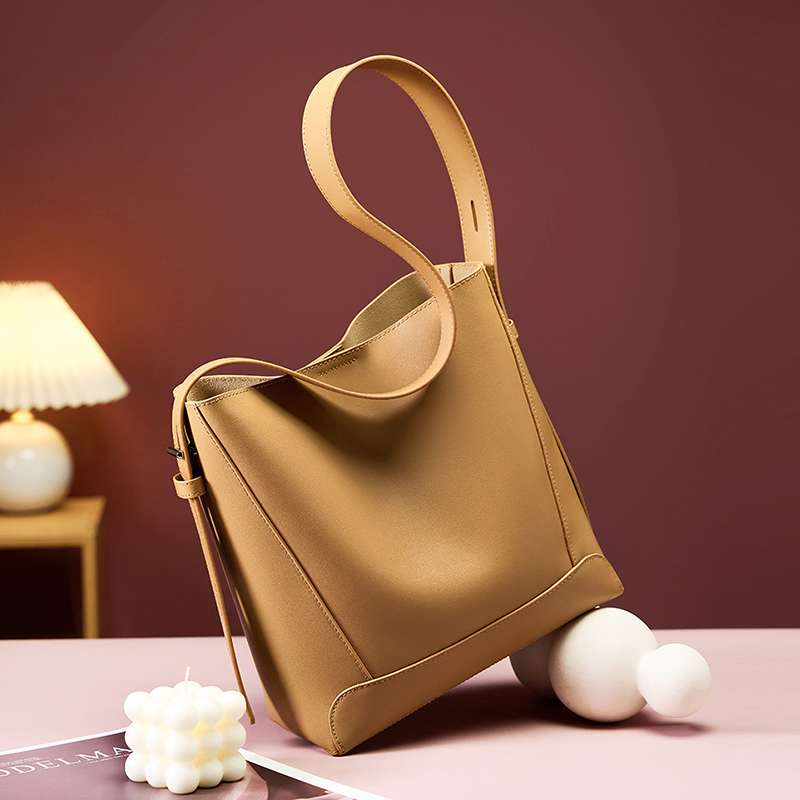 https://fulmo-img-server.com/lmc-leather-bag-store/4a0ee4e79cad4dd1a728ea72d9e6485c.jepg