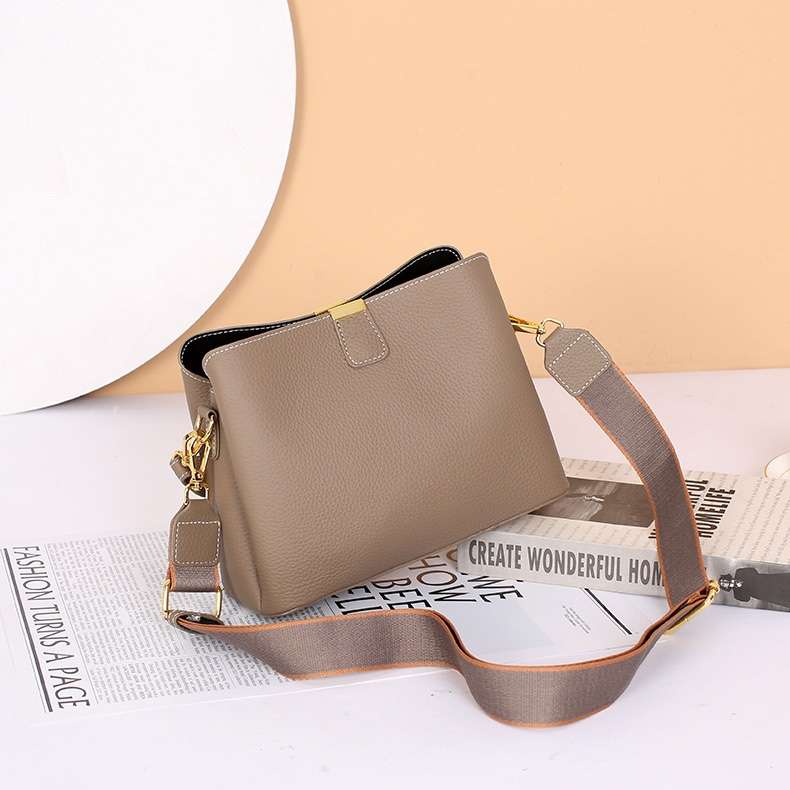 https://fulmo-img-server.com/lmc-leather-bag-store/5210010c8fb4423683dcf007ebffe6f9.jepg