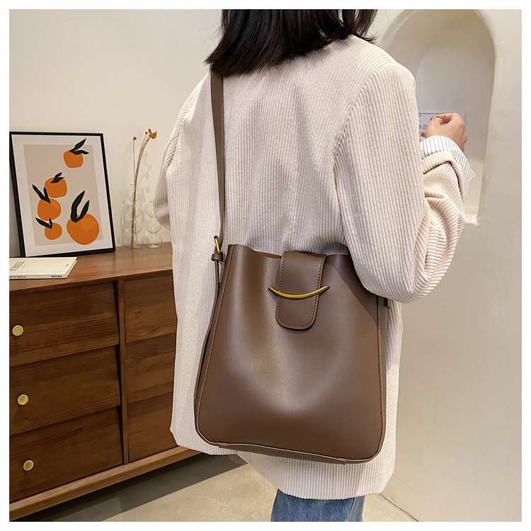 https://fulmo-img-server.com/lmc-leather-bag-store/55661a25831e4b248a0b360548005a62.jepg