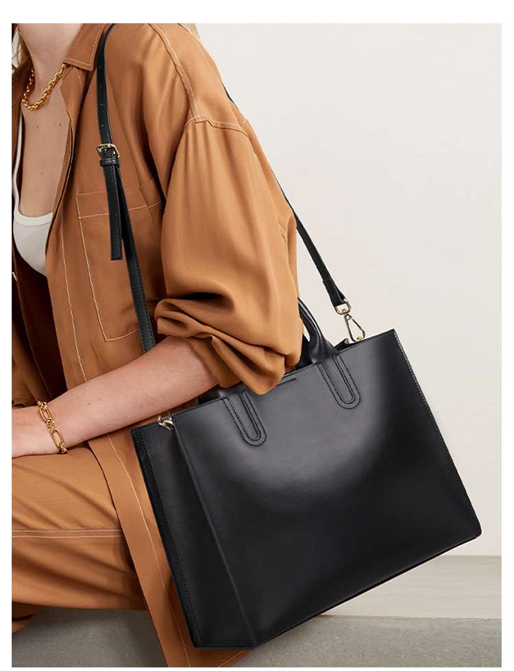 https://fulmo-img-server.com/lmc-leather-bag-store/563c101bcf8e41908351479171a6456b.jepg