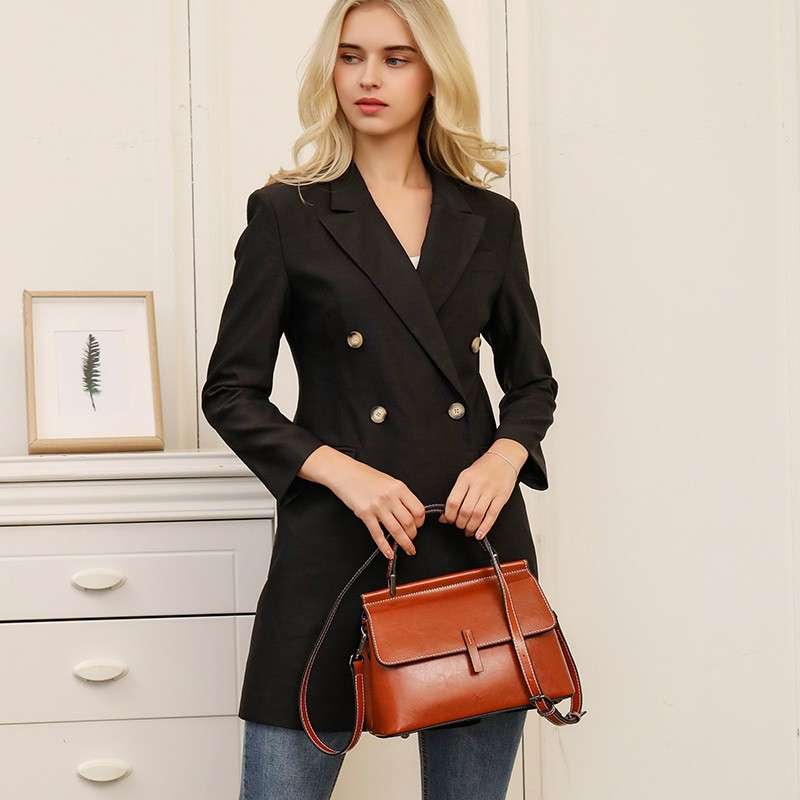 https://fulmo-img-server.com/lmc-leather-bag-store/5bb05e1af12545a496c839b9653a989e.jepg