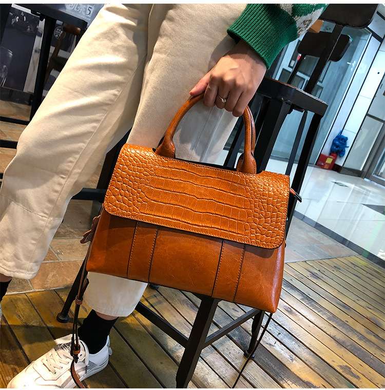 https://fulmo-img-server.com/lmc-leather-bag-store/5cee9fa001314e92b02dd31f96a6da24.jepg