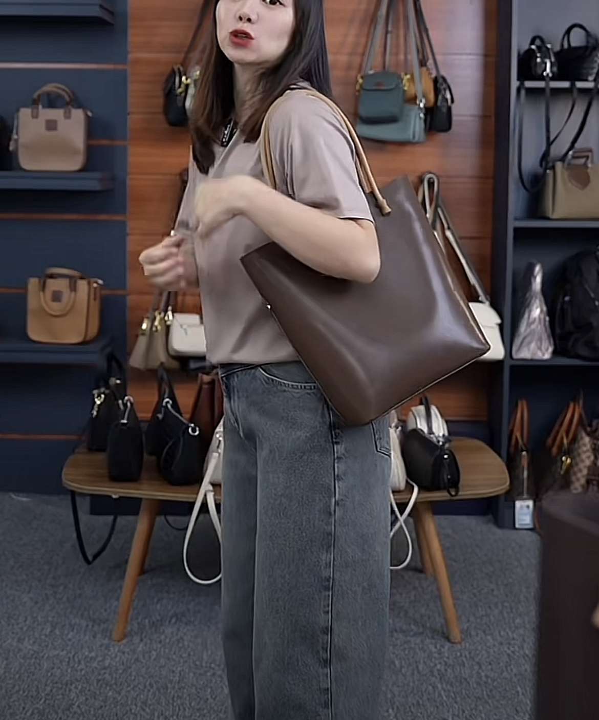 https://fulmo-img-server.com/lmc-leather-bag-store/5fce92ef5ef54add88720f39c698c261.jepg