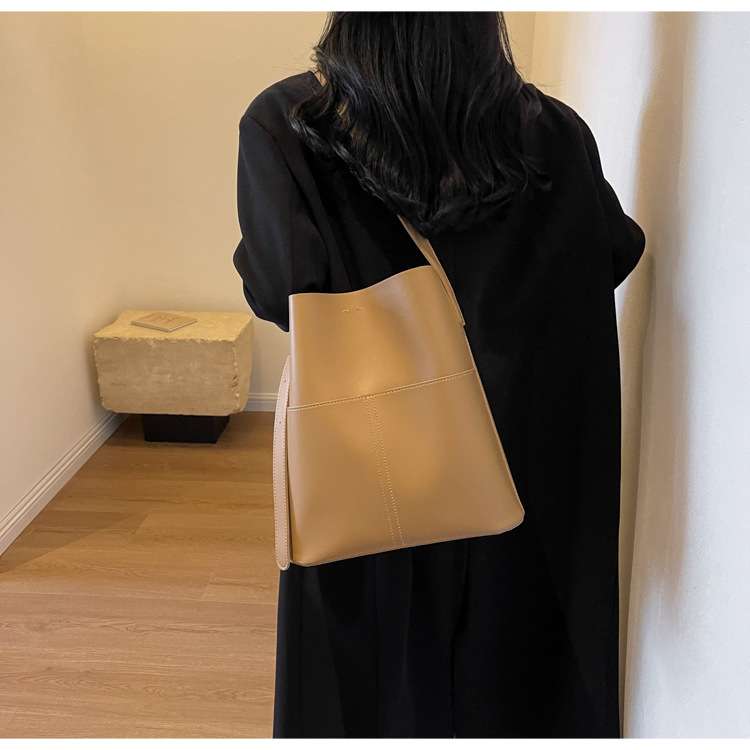 https://fulmo-img-server.com/lmc-leather-bag-store/601b9b304b6147b29fab5228e0fb658d.jepg