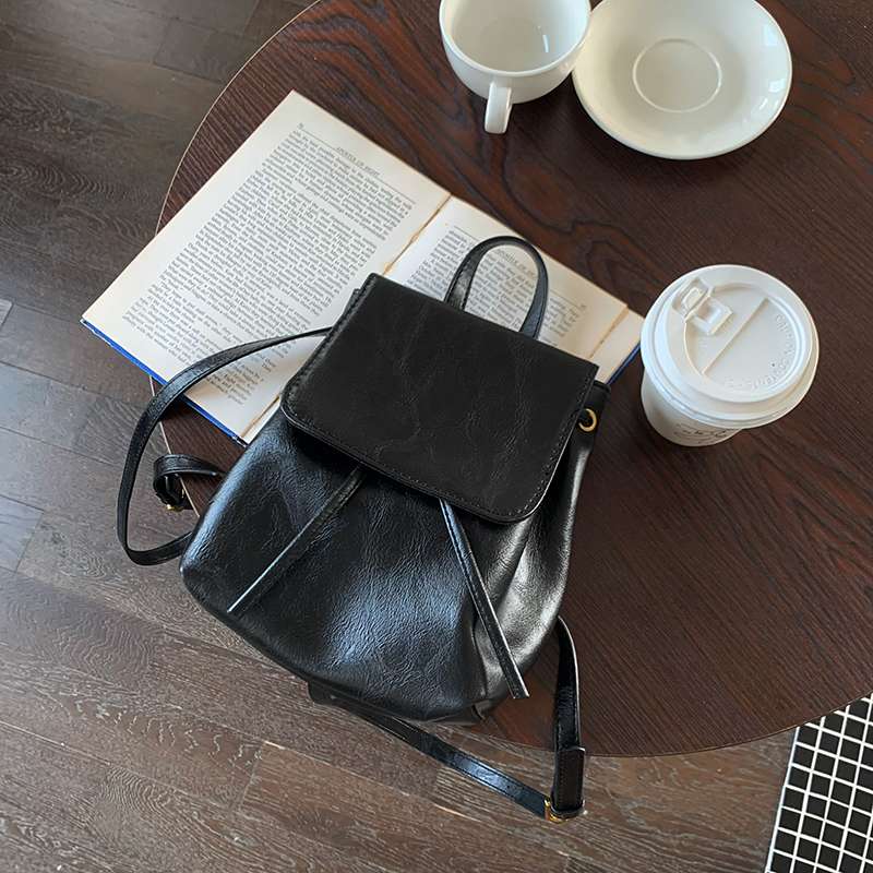 https://fulmo-img-server.com/lmc-leather-bag-store/6069f9e543a646bc918c82efa66a7392.jepg