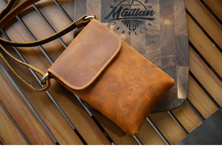 https://fulmo-img-server.com/lmc-leather-bag-store/618d468ed3d24bac95deb36427b31fbb.jepg