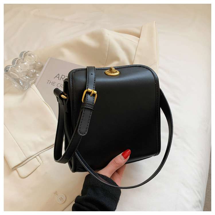 https://fulmo-img-server.com/lmc-leather-bag-store/66c9f4dbd916480a8c5d22a5d950995d.jepg