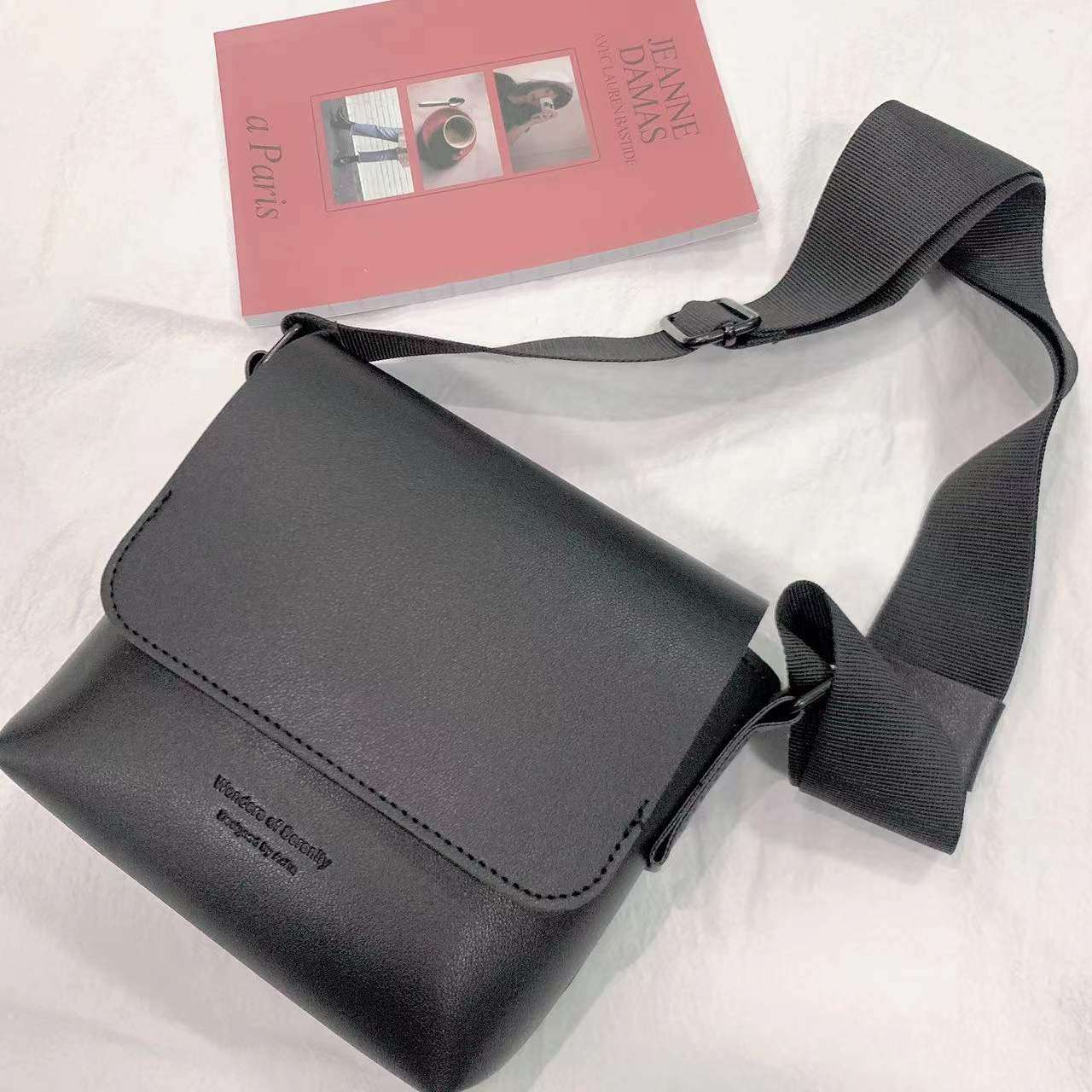 https://fulmo-img-server.com/lmc-leather-bag-store/6de3f0cc73294a2ca38217095cf08c54.jepg