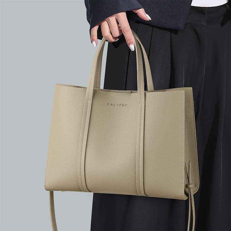 https://fulmo-img-server.com/lmc-leather-bag-store/6e3fccf7e8224f5388aed5721e3ef17b.jepg