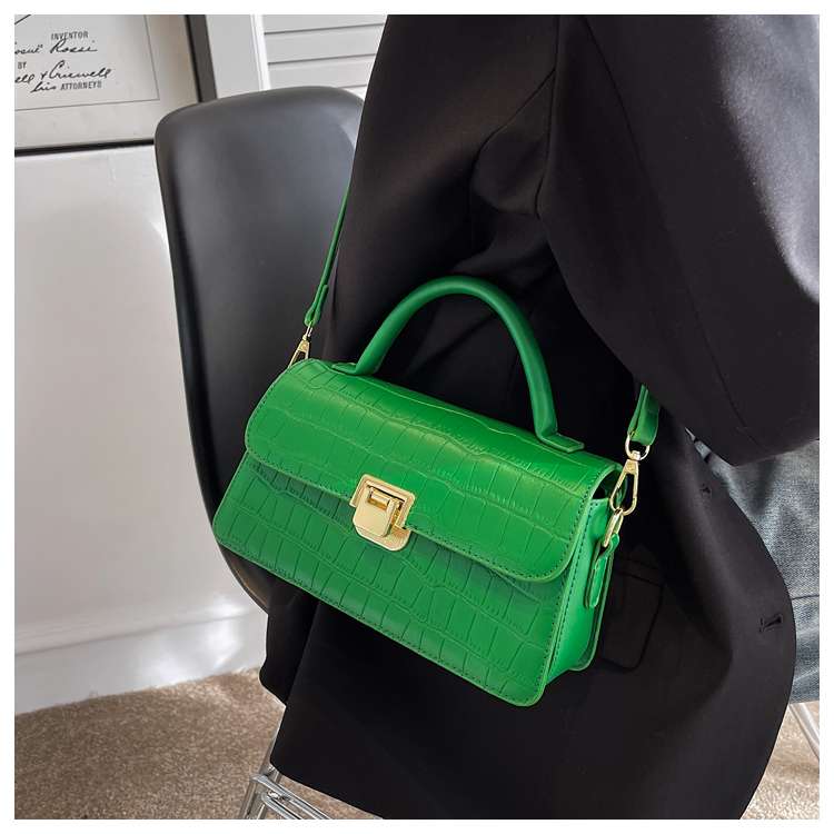 https://fulmo-img-server.com/lmc-leather-bag-store/6eae27ee2a1c46b49d89f322a089019c.jepg