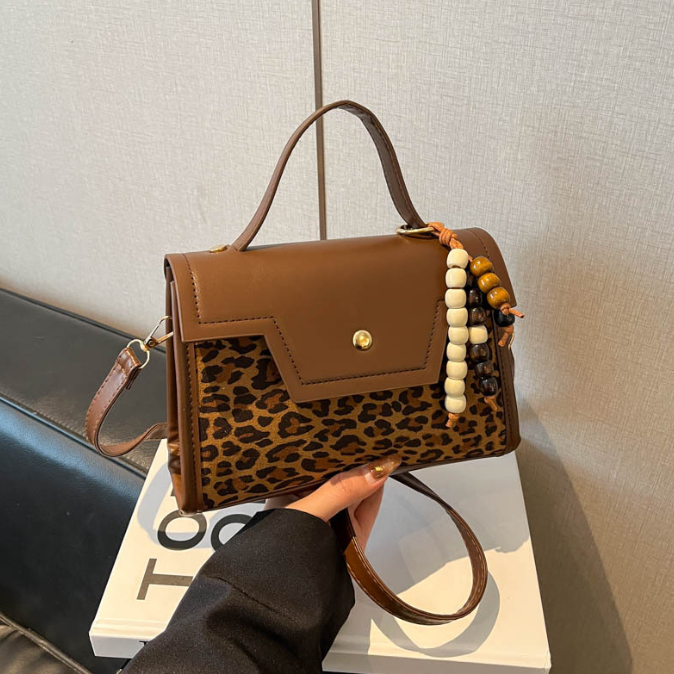 https://fulmo-img-server.com/lmc-leather-bag-store/6ed44f86-bca9-43c8-b1b0-0c43ee970d68.jpg